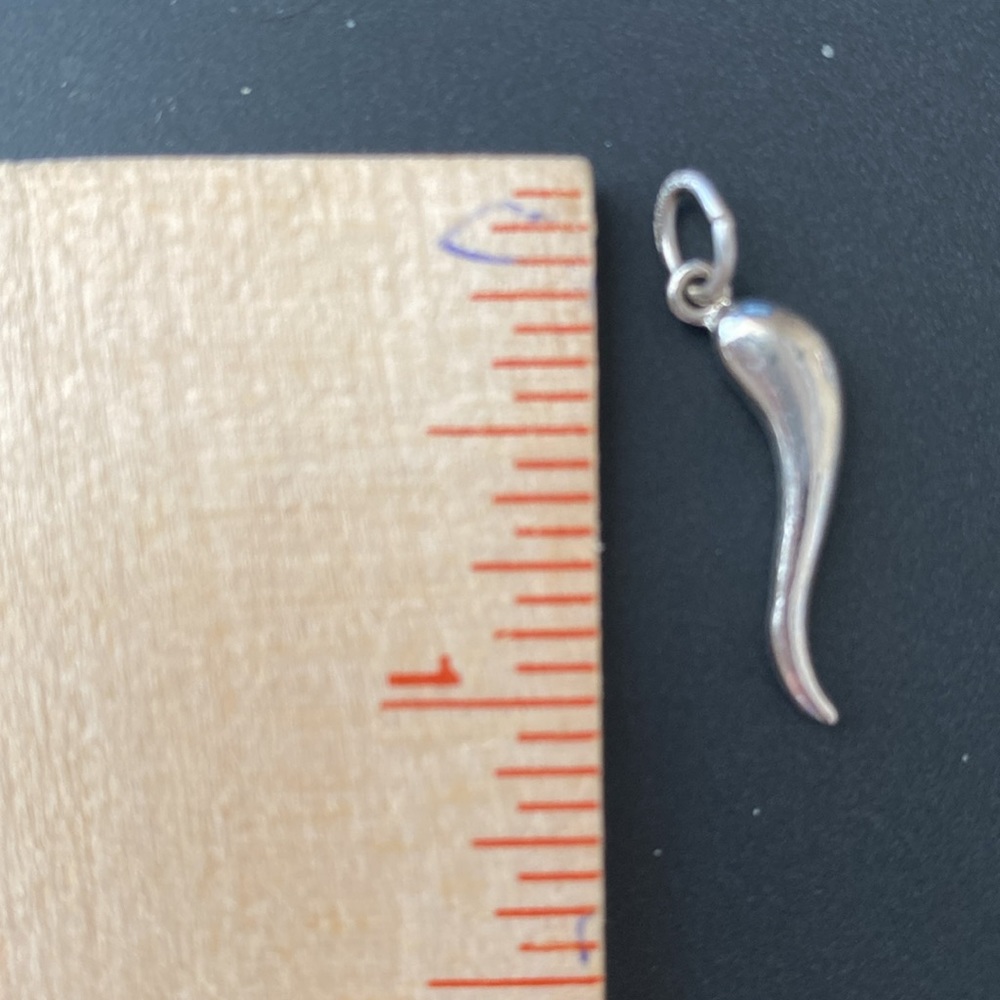 Small sterling silver horn charm - Picture 2 of 2